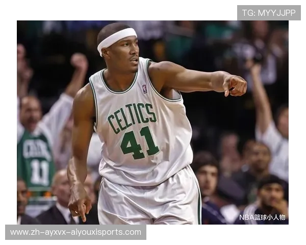 CBA会踢足球的运动员:篮球运动员的足球才艺展示 CBA会踢足球的运动员:篮球运动员的足球才艺展示